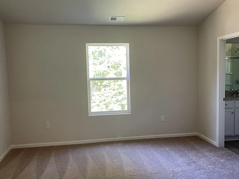 529 Hawley St — Photo 6