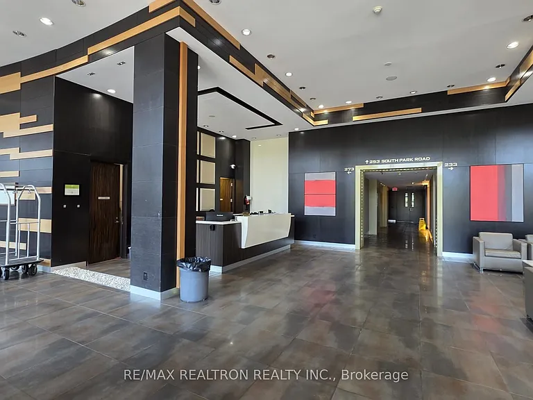 273 S Park Rd #501 — Photo 2