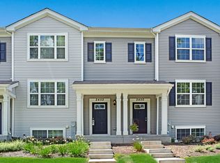 2452 Aurora Dr, Hampshire, IL 60140