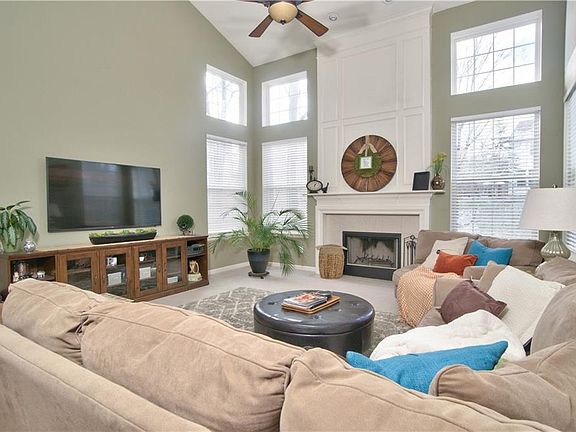 4th image of 9819 Loganberry Ln