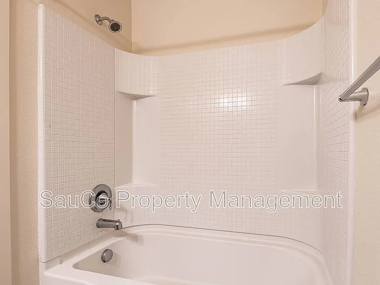 8712 NE Delamere Way — Photo 18