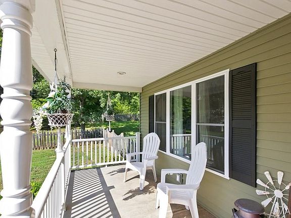 4th image of 251 Farris Rd