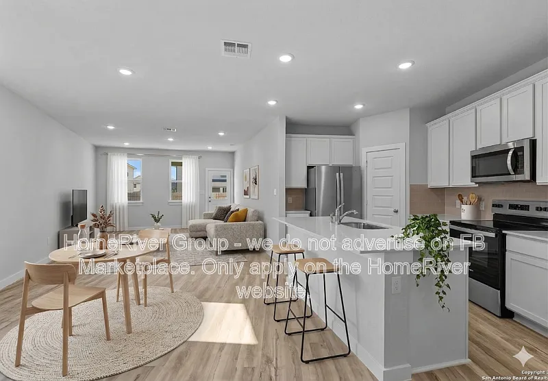 Building Photo - 2540 Solon Ln