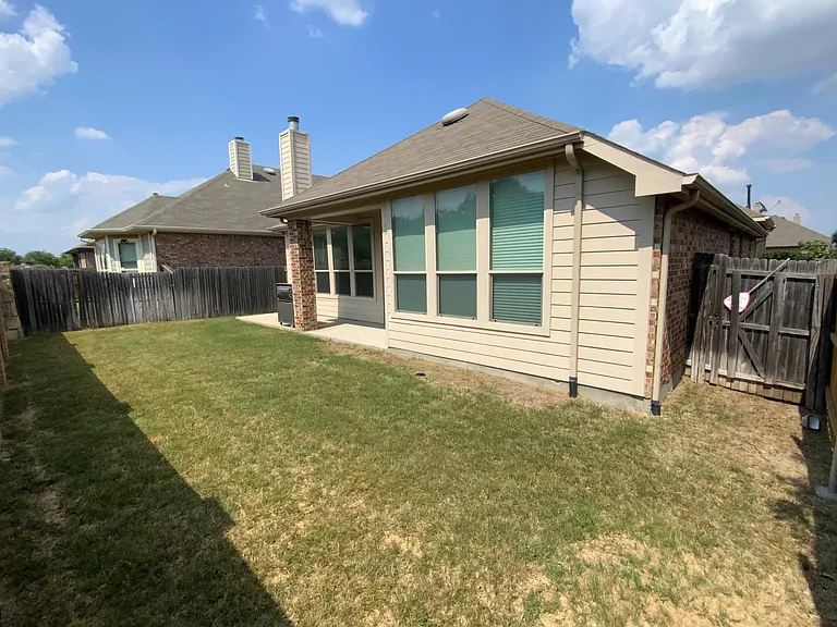 708 Hummingbird Dr — Photo 34