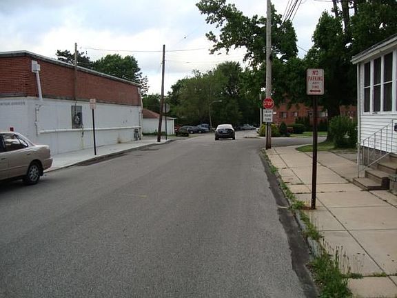 3rd image of 18 Taylor Ave