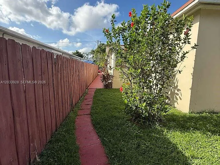 1140 SW 9th St #2 — Photo 39