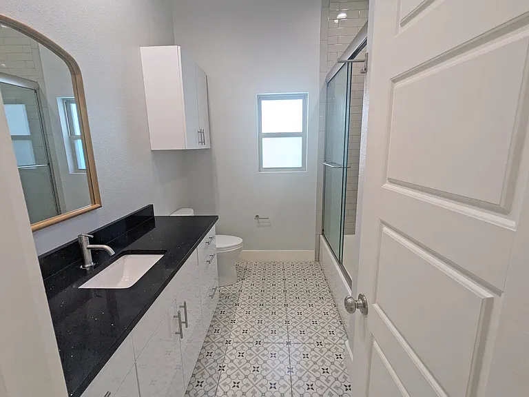 1823 Newport Ave — Photo 8