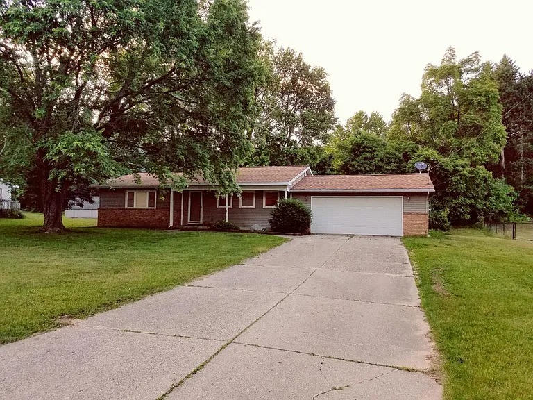 10400 Leland Dr — Photo 1