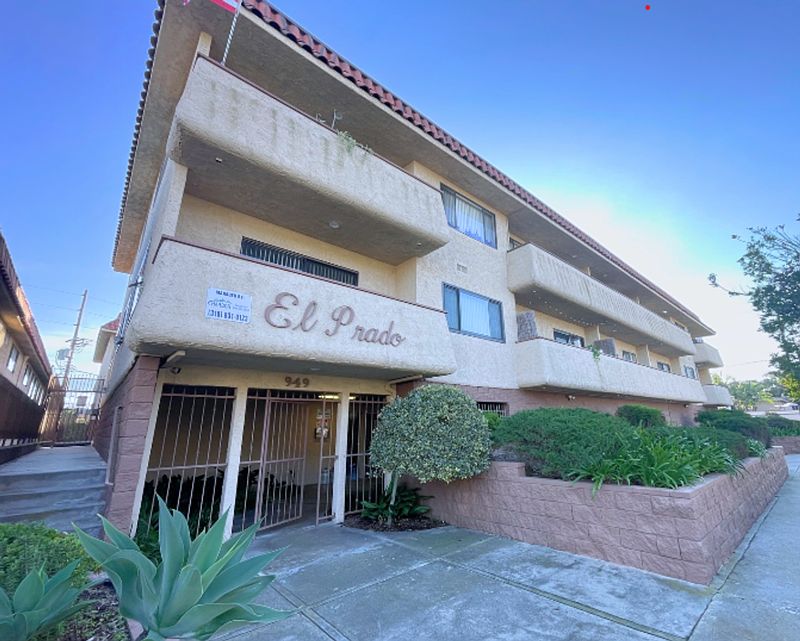 1st image of 949 W 26th St Unit 204