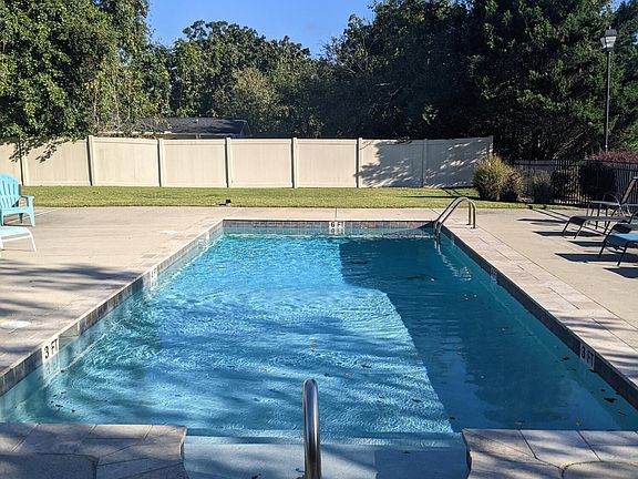 5th image of 11 Peachgrove Ln