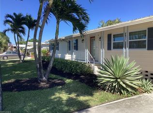 4 Chateau Way, Naples, FL 34112