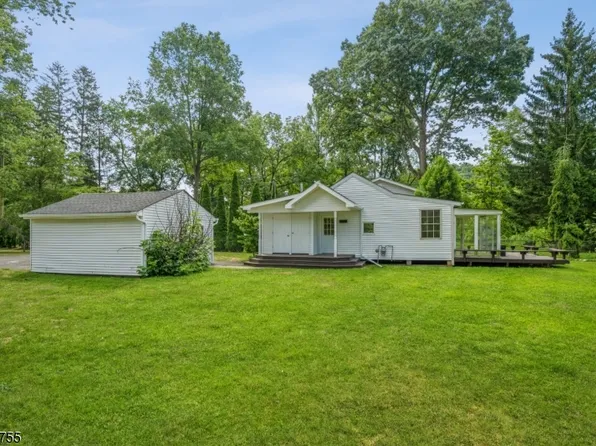 49 Island Ter, Oakland Boro, NJ 07436