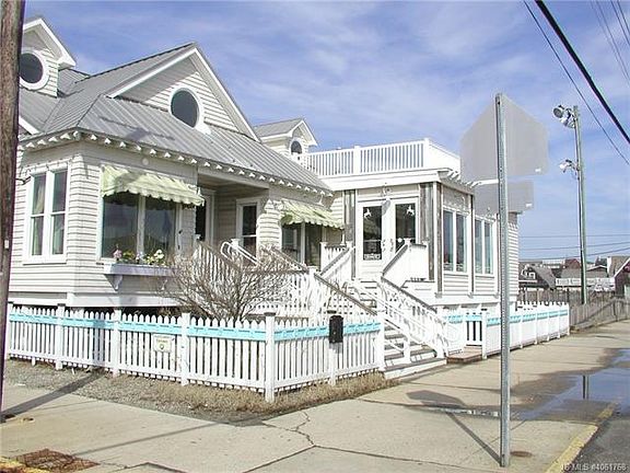 4th image of 806 N Bay Ave