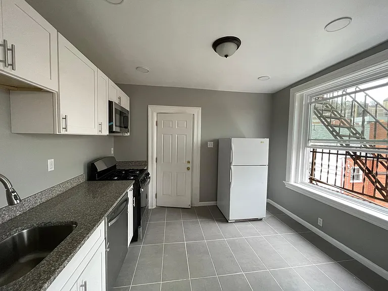 1223 Loraine St #3 — Photo 6