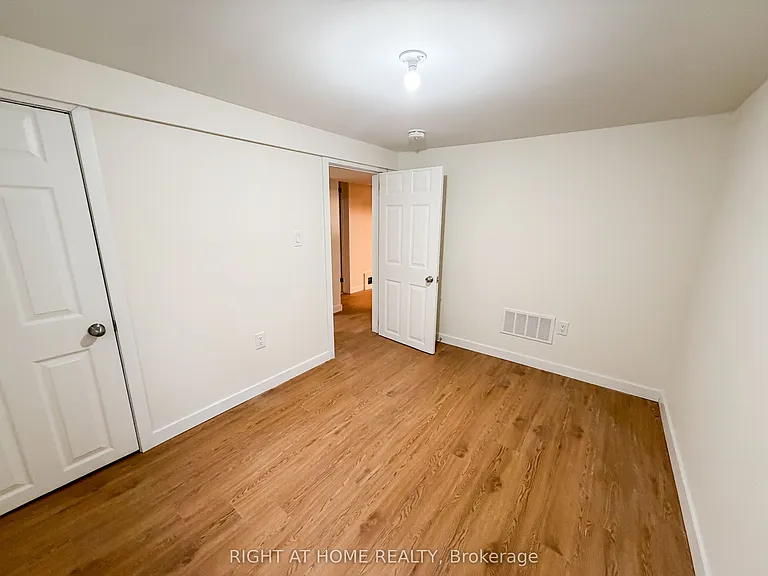 300 South Kingsway #BASEMENT — Photo 5