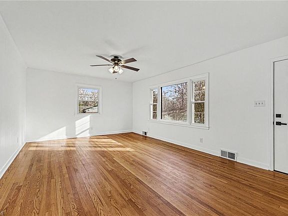 3rd image of 3603 Rolling Rd