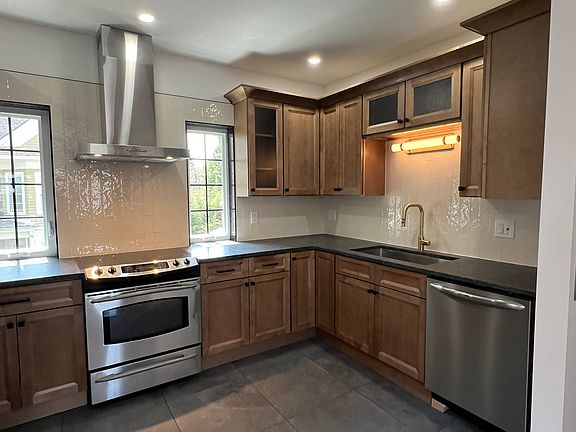 5th image of 50 Oxford Rd APT 2