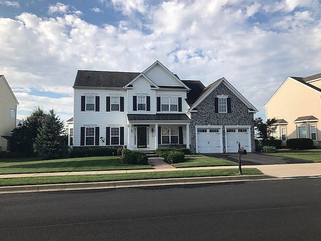 1st image of 218 E Crail Ct