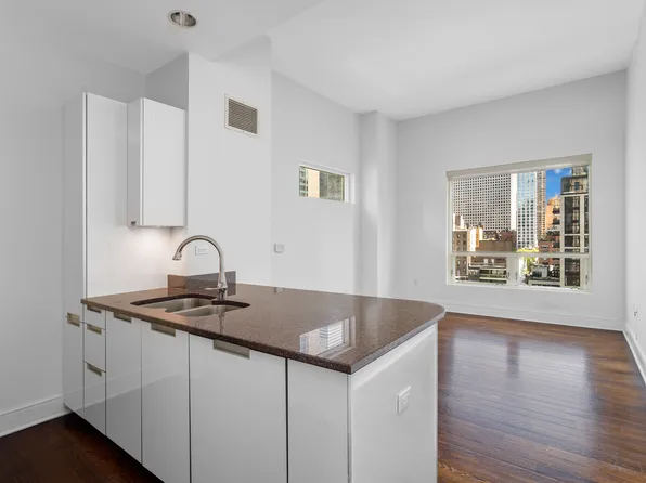 250 East 49th Street 10A image 2 of 16