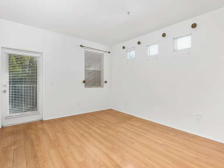31399 Taylor Ln — Photo 4