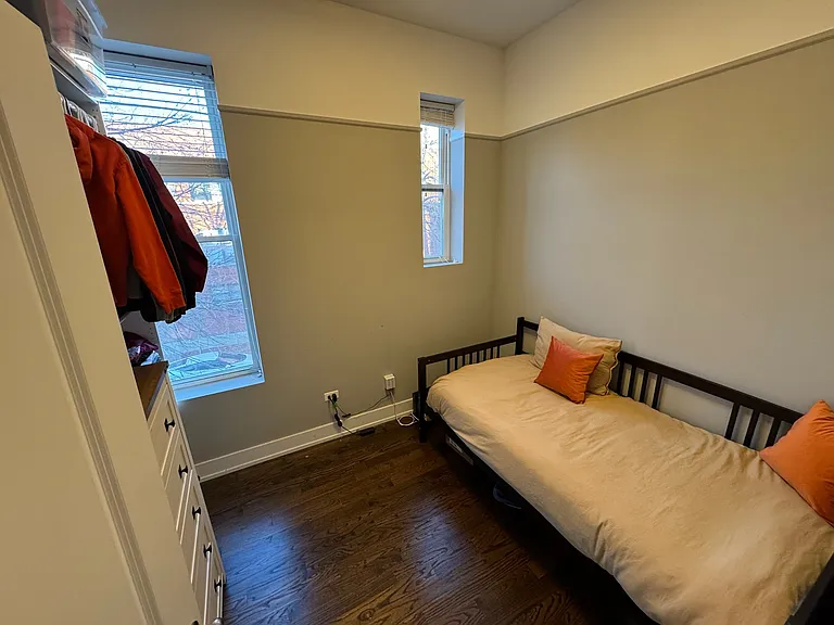 1059 N Damen Ave — Photo 31