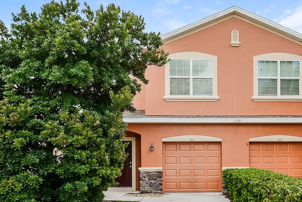 3 bed, 2.5 bath, 1700 sqft, $2,050 — Photo 1