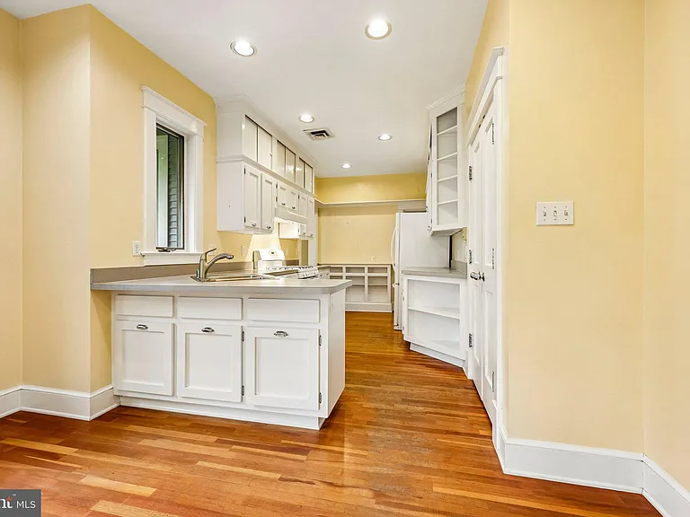 526 N Ivy St — Photo 25