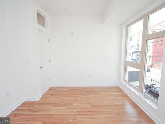3rd image of 1918-20 E Cumberland St Unit G