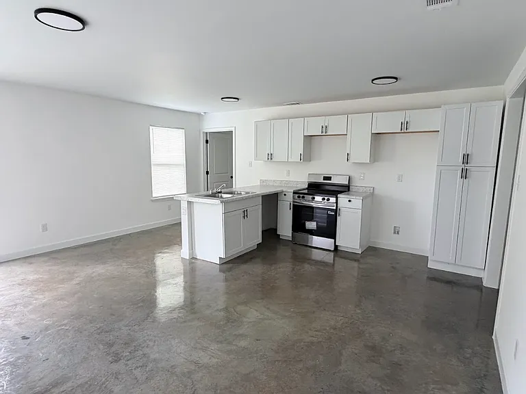 801 Goodwyn St — Photo 5