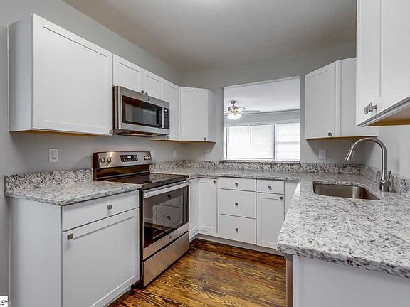 4th image of 13 Piney Woods Ln