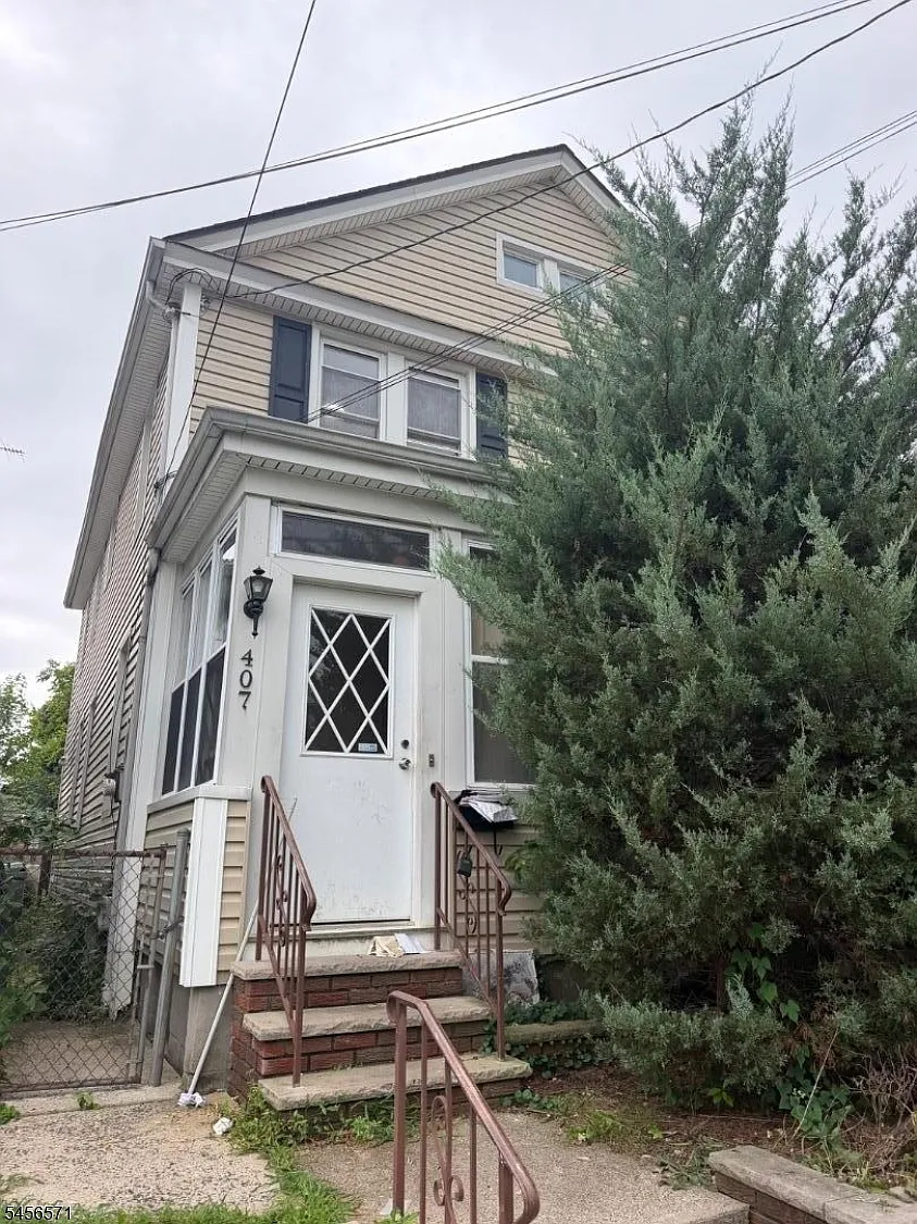 2 bed, 1.0 bath, $2,600 — Photo 1