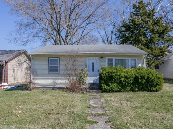 614 S Rollins St, Centralia, MO 65240