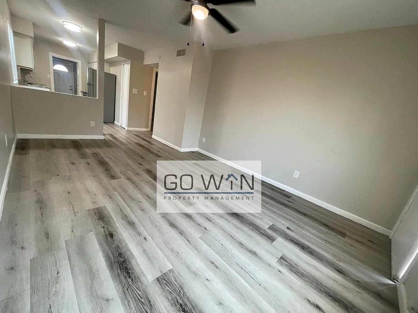 44 South Williams — Photo 3