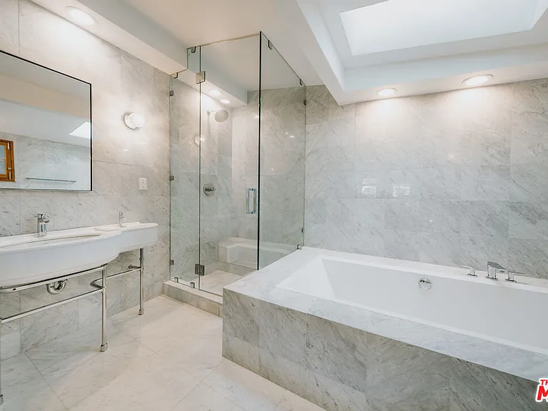 936 Palisades Beach Rd — Photo 10
