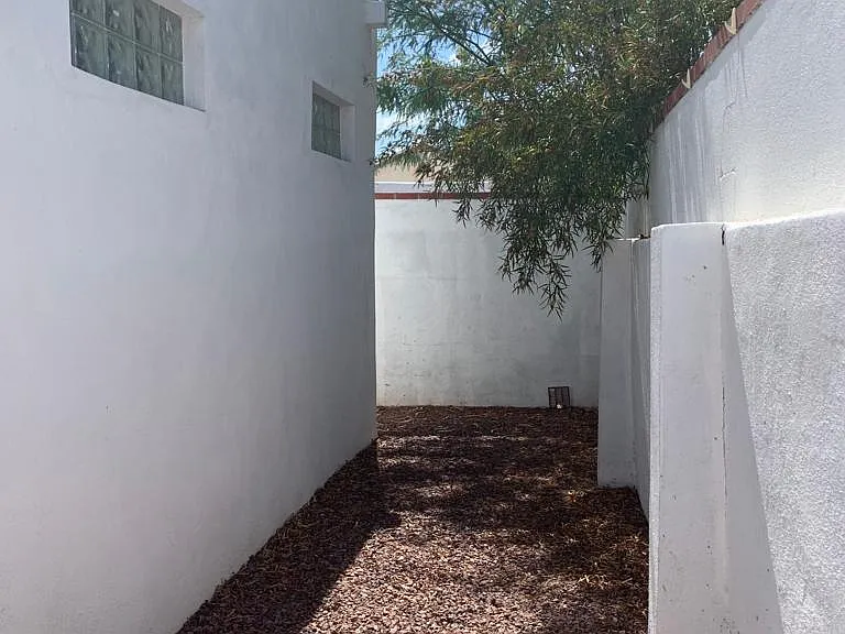 1011 E Elm St — Photo 12