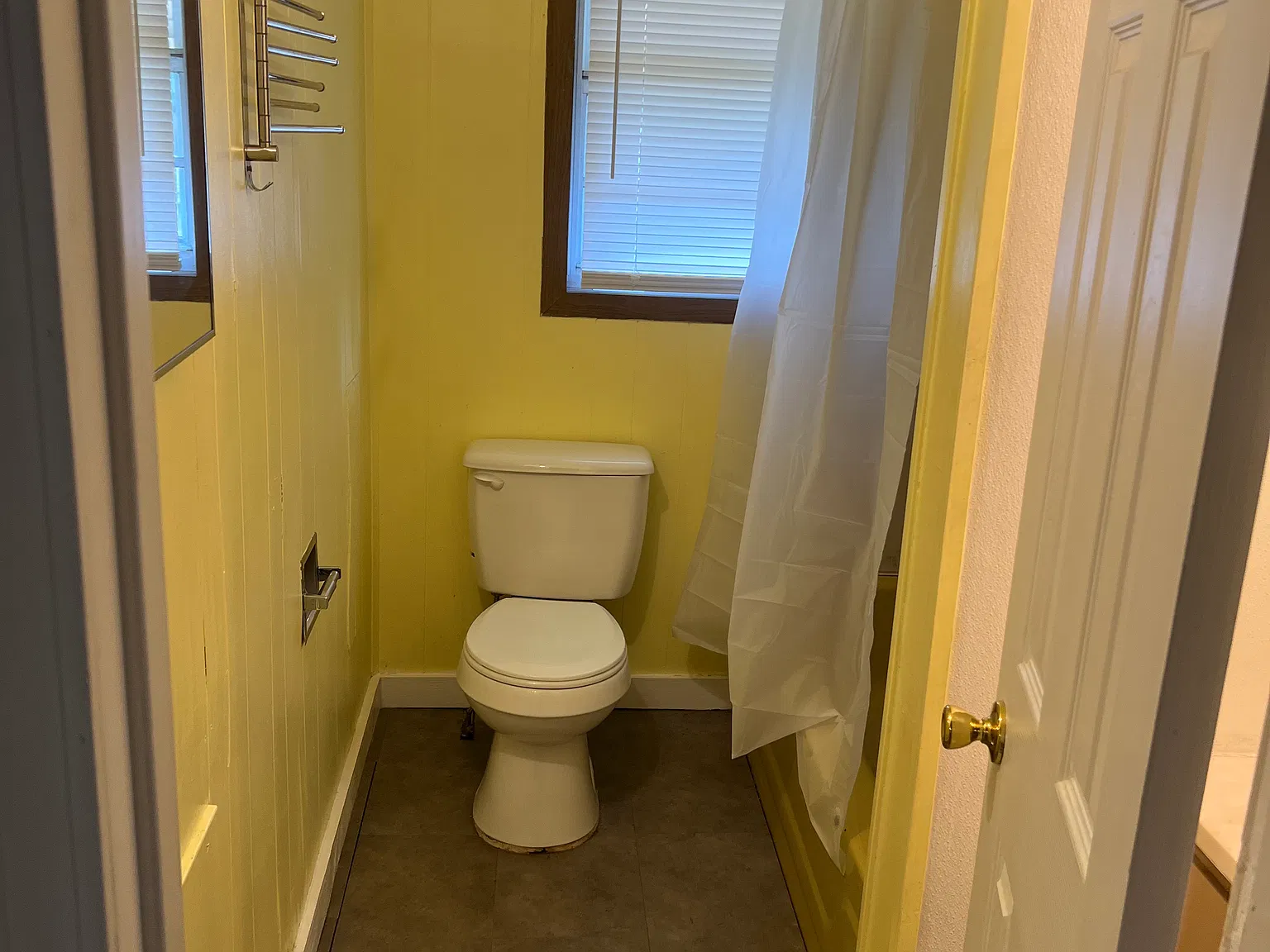 3 bed, 900 sqft, $900 — Photo 4