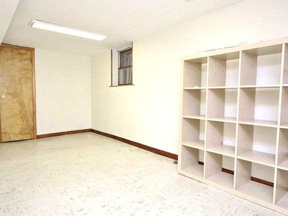4th image of 2256 37th St #1
