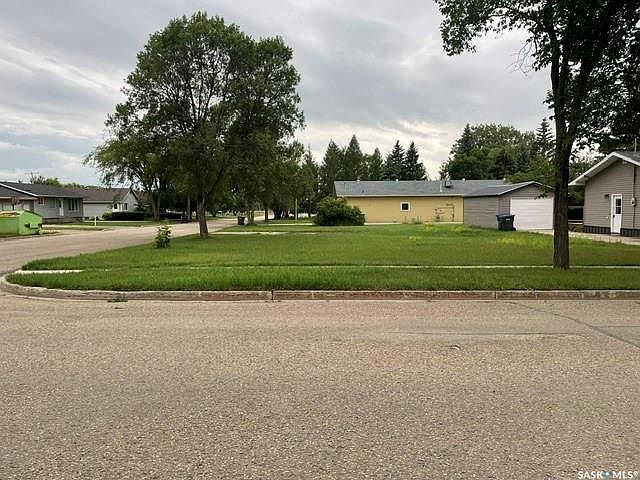 1st image of 300 COTEAU AVENUE W