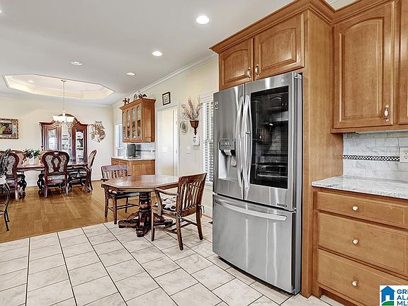 4th image of 952 6th St
