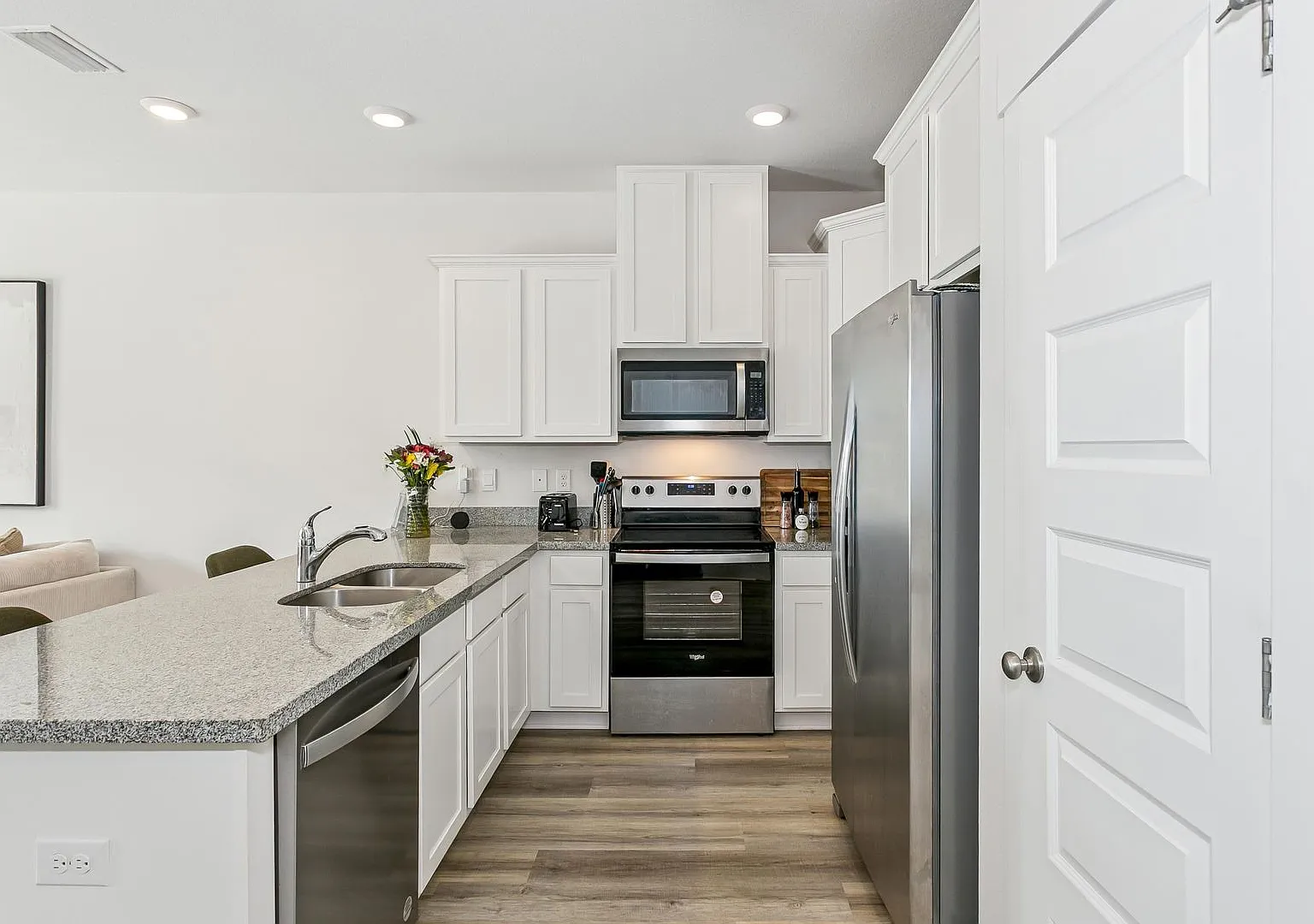 Gated Community | Community Pool | Lawn Care Included | Minutes to Navy Federal! — Photo 4