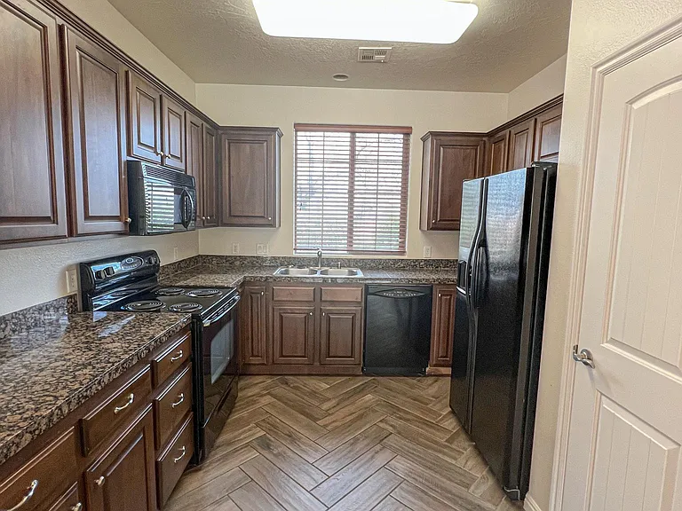 1775 N Overland Trails Dr — Photo 28