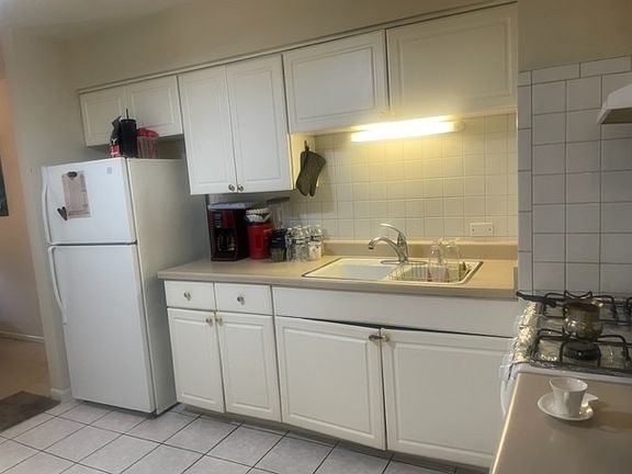 4th image of 4820 Conrad Ave #302