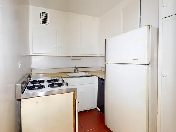 301 East 62nd Street image 14 of 22