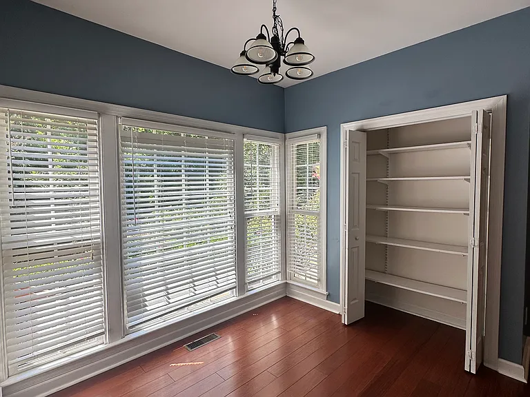 717 Bluffcreek Dr — Photo 14