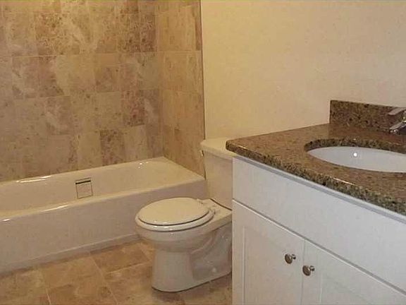 4th image of 12 Stonecroft Cir #B