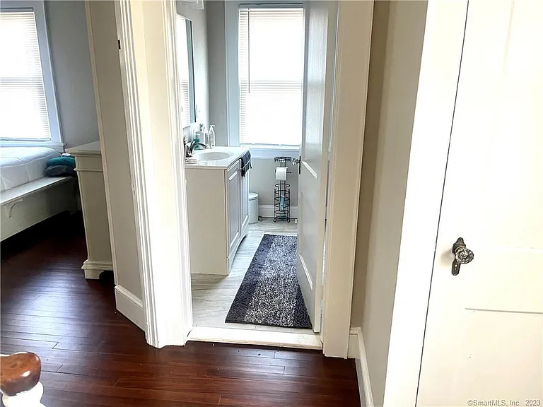 231 Nichols Ave — Photo 16