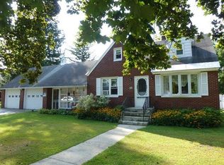 90 Grove St, Ballston Spa, NY 12020