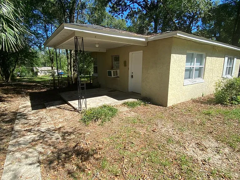 3930 Roswell Dr — Photo 2