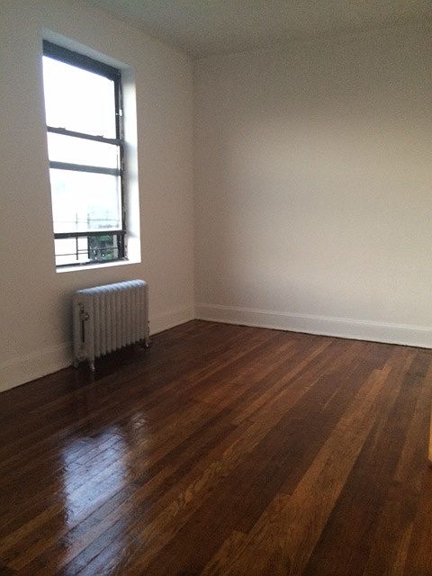 2nd image of 2135 27th St #3
