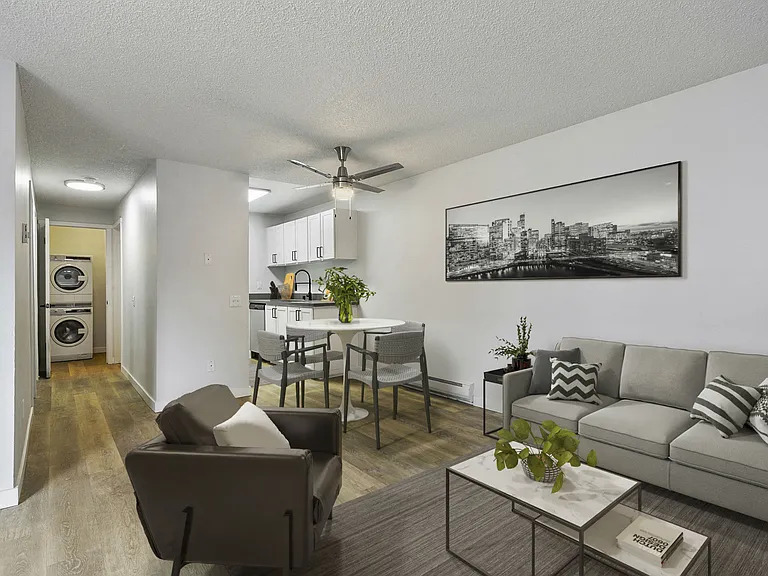 Capri Apartments — Photo 1